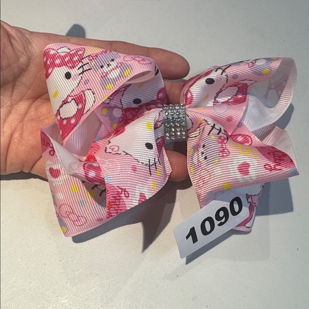 1090 Hello Kitty Alligator Clip Hair Bow